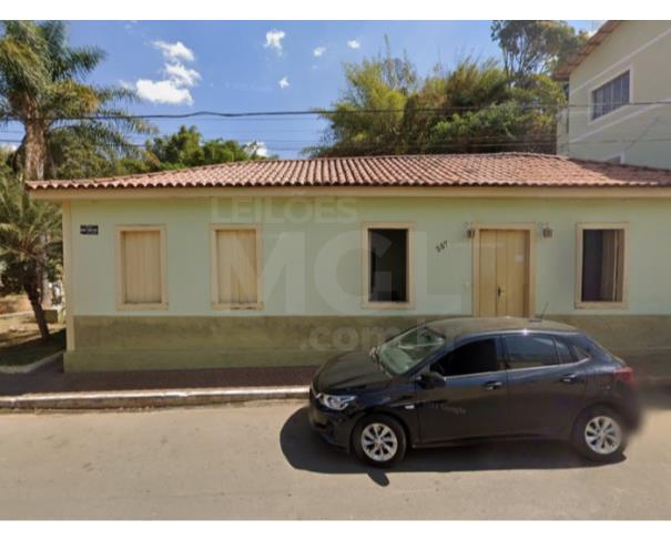 Foto de PITANGUI/MG — [Fração ideal de 1/11 sobre] um lote com casa e outras benfeitorias no Centro 