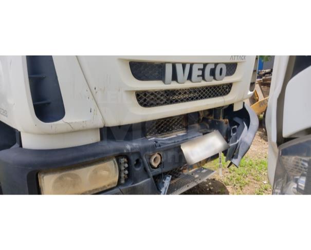Foto de Marataízes/ES- Caminhão Iveco Tector Attack 240E28, com compactador de lixo Damaeq- 2013/2014