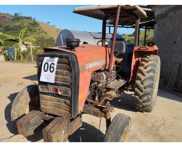 Foto de Águia Branca /ES- Trator Agrícola Ursus, modelo 3512 turbo
