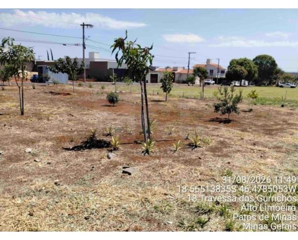 Foto de PATOS DE MINAS/MG - Praça constituída pela Quadra 13, com área de 4.256,00 m², localizada no Bairro Alto Limoeiro