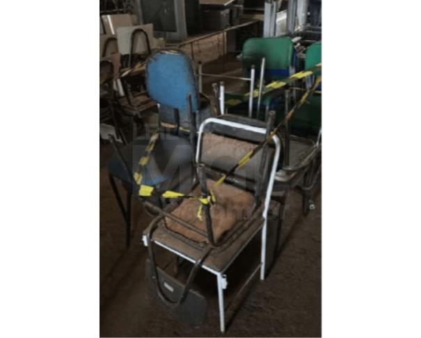 Foto de PONTES GESTAL/SP - Mesa, Armário de cozinha, Cadeiras escolares