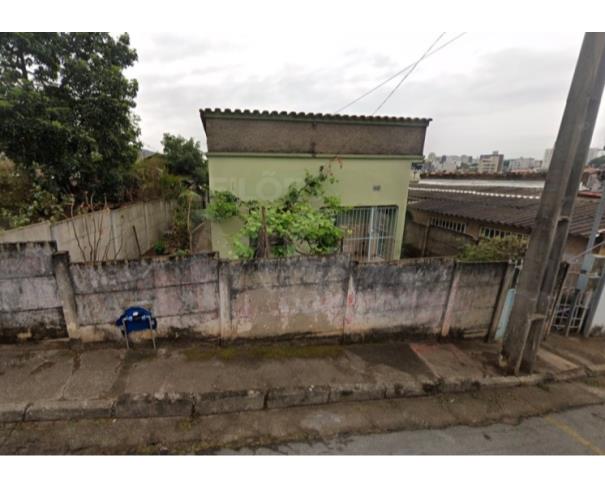 Foto de CLÁUDIO/MG — Casa com 4 quartos e seu lote no Bairro Valongo