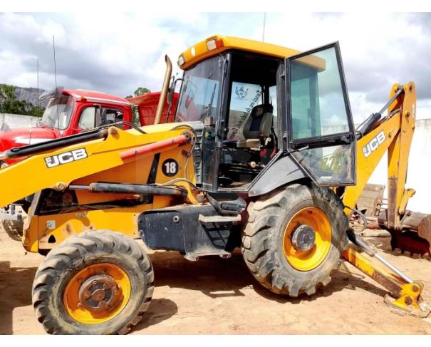 Foto de SÃO GERALDO DO BAIXIO/MG -  Retroescavadeira JCB, modelo 3C.