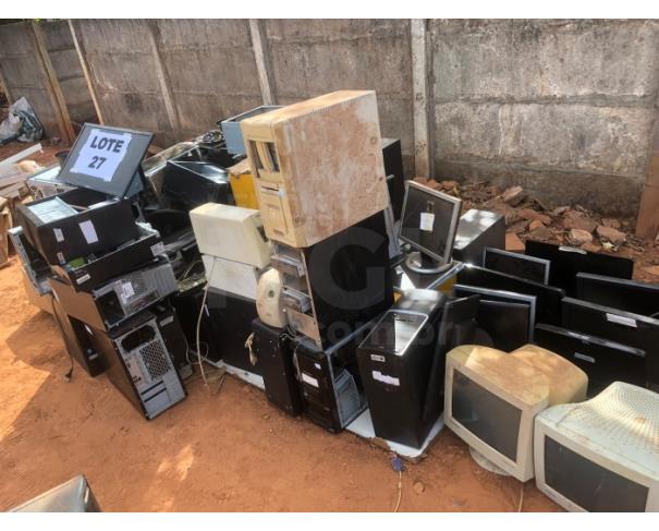 Foto de HEITORAÍ/GO - Sucata de computadores e monitores diversos