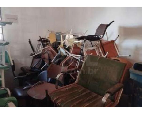 Foto de CRUZÁLIA/SP - CADEIRAS E MESAS ESCOLARES INSERVIVEIS