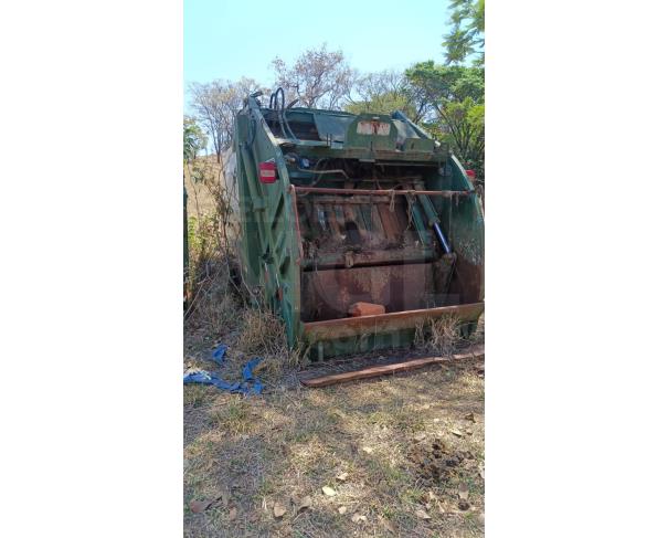 Foto de ITAÚNA/MG-COMAPCTADOR DE LIXO-USIMECA