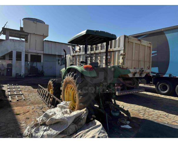 Foto de PIRAPETINGA/MG - Trator John Deere