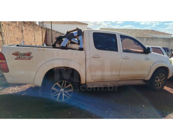 Foto de BOM JESUS DE GOIÁS/GO - TOYOTA HILUX CD4X4 SRV - CIRCULÁVEL - 2011/2011 - SN0000228