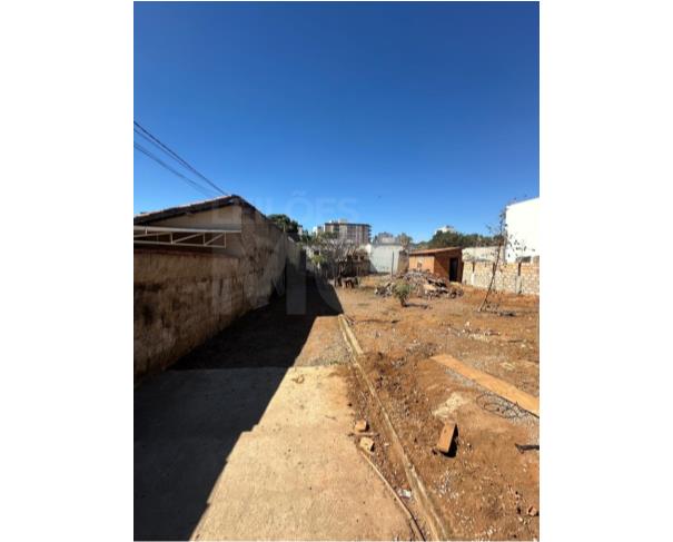 Foto de PATOS DE MINAS/MG-CASA DE MORADA COM 602m². 