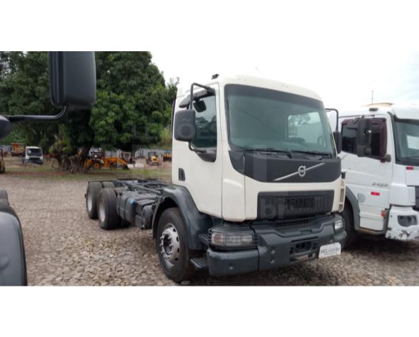 Foto de ITAÚNA MG CAMINHÃO NO CHASSI - VOLVO VM 330 6X4 TRAÇADO