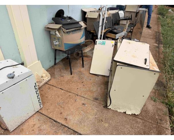 Foto de TIROS/MG - LOTE COMPOSTO POR MÓVEIS, EQUIPAMENTOS, ELETRÔNICOS E BENS DIVERSOS