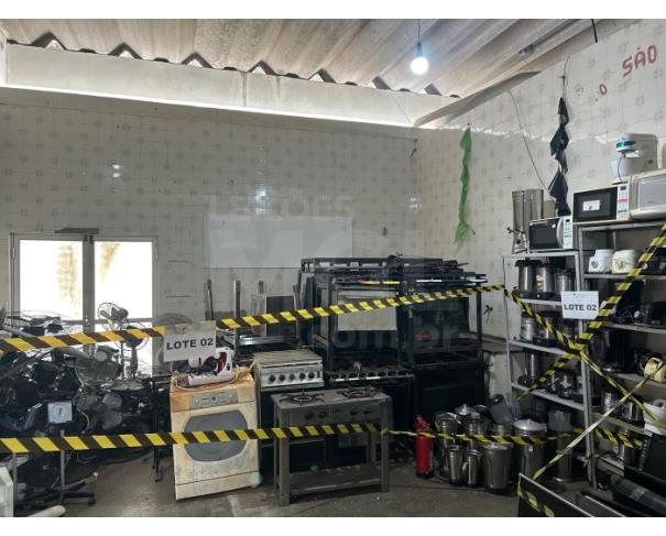Foto de AMARGOSA/BA - Sucatas de eletrodomésticos e eletroeletrônicos inservíveis