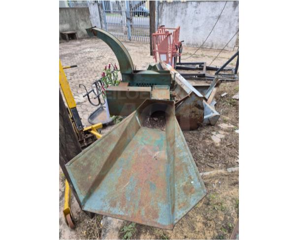 Foto de CORUMBÁ/MS- Implemento Agrícola (concha Baldan), brete e balança para ovinos, guincho hidraulico, maca cirurgica e outros
