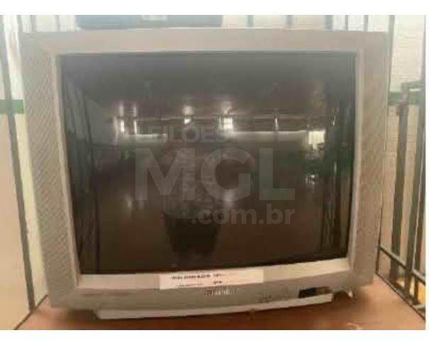 Foto de SANTA CRUZ DO RIO PARDO/SP - Mesas, cadeiras, balança, filtro, bebedouro, fogão industrial, carteiras, televisão, mini system, DVD, liquidificador industrial - Escola Maria Jose Rios