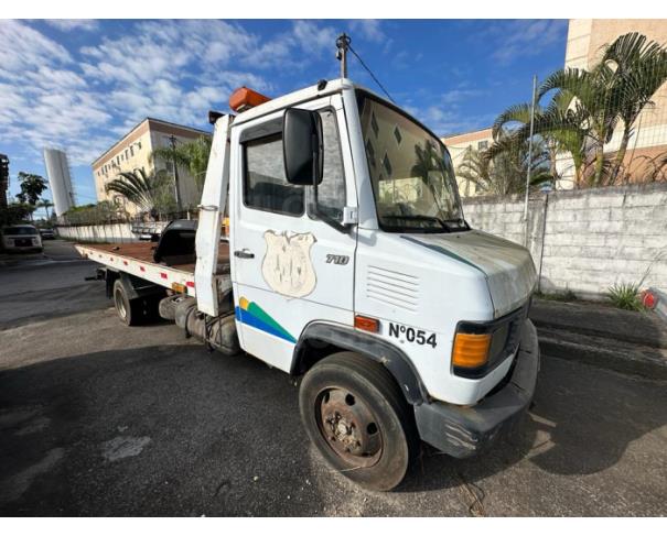 Foto de RIO DAS OSTRAS/RJ - CAMINHÃO MEC. OPERAC.MERCEDES MENZ MB 710