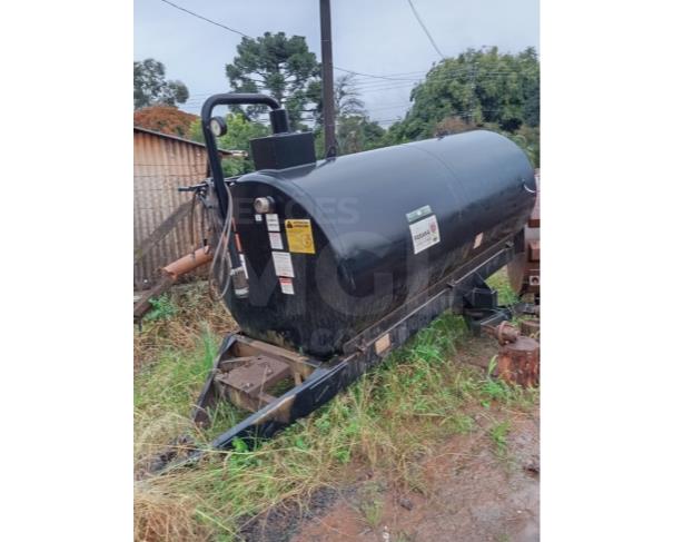 Foto de FLOR DA SERRA DO SUL/PR-Distribuidor de Adubo Lumeco Industrial (CHORUMEIRA), modelo LMC 4000L.