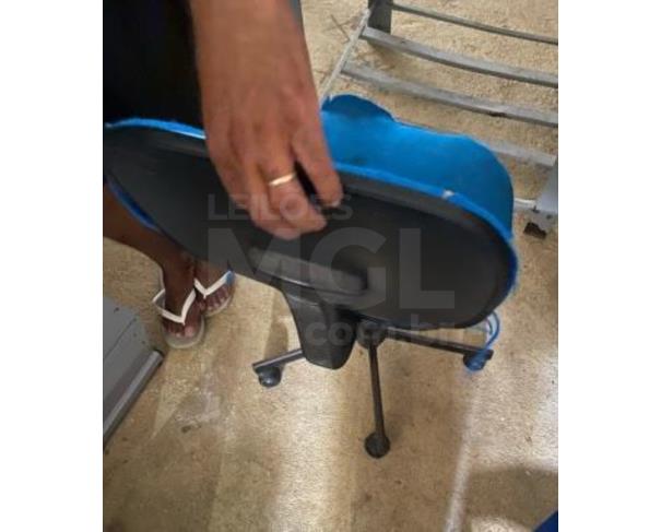 Foto de PORCIÚNCULA/RJ - Cadeiras diversas.