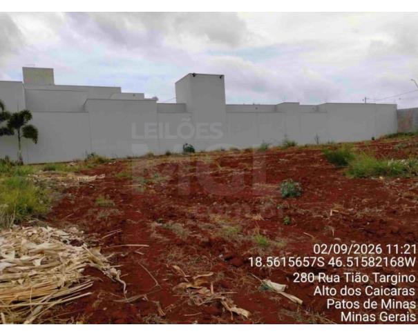 Foto de PATOS DE MINAS/MG - Lote urbano com área de 3.129,60 m², localizado na Rua Tião Targino, bairro Alto dos Caiçaras