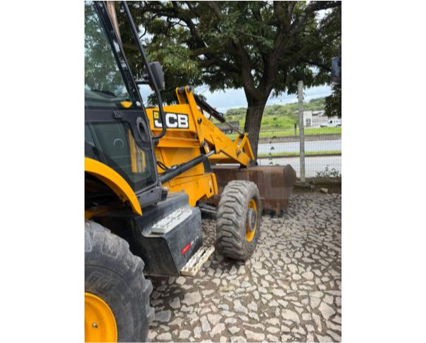 Foto de DIVINÓPOLIS/MG - RETROESCAVADEIRA JCB - ANO: 2023/2023 - PA13058