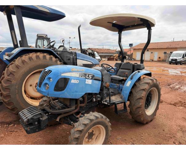 Foto de TIROS/MG - Trator Agrícola LS Tractor, modelo R50R, tração 4x4