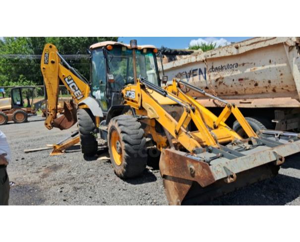 Foto de ITAÚNA/MG-RETROESCAVADEIRA JCB 4CX 2012