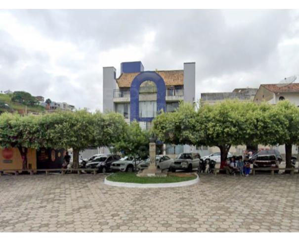 Foto de LEOPOLDINA/MG — Predio Comercial com 4 pavimentos no Centro
