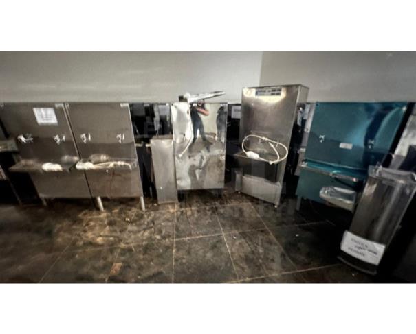 Foto de ITATIAIUÇU/MG-Bebedouro de água industrial, forno, liquidificador.