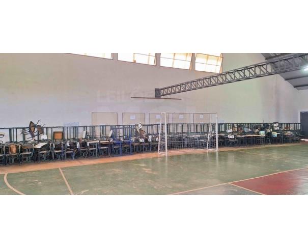 Foto de SANTA CRUZ DO RIO PARDO/SP - Cadeiras e carteiras (Escola Sebastião Jacyntho da Silva)