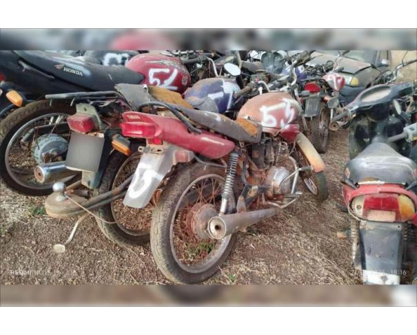 Foto de ARAGUAPAZ/GO - Motocicleta YAMAHA YBR 125E - PARA RETIRADA DE PEÇAS - MOTOR INSERVÍVEL