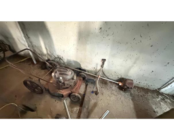 Foto de ITATIAIUÇU/MG- Carrinho de cortar grama a gasolina, roçadeira de grama a gasolina, longarina com 3 lugares, cadeira giratória dentre outros.