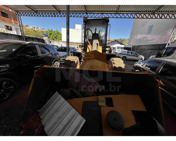 Foto de PIRAPETINGA/MG - Pá carregadeira Caterpillar modelo 924G