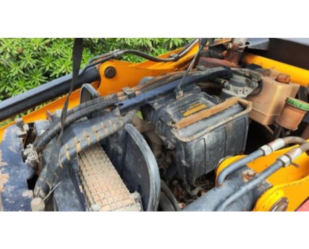 Foto de DIVINÓPOLIS/MG - Retroescavadeira JCB, modelo 3C.