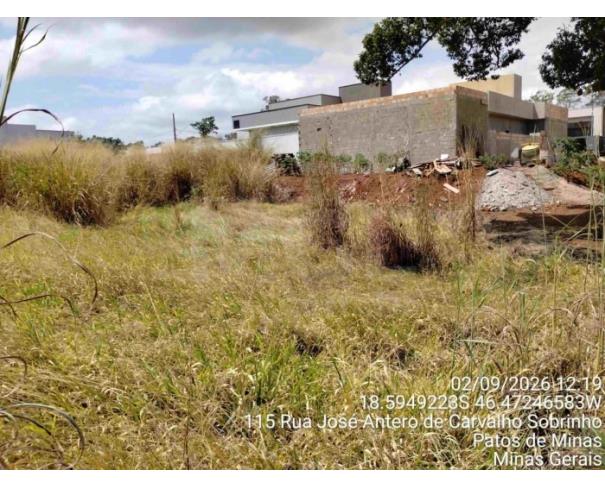 Foto de PATOS DE MINAS/MG - Lote urbano com área de 1.186,02 m², localizado na Rua Agostinho Rodrigues Galvão, bairro Afonso Queiroz
