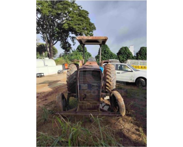 Foto de CARMO/RJ - Trator Agrícola Massey Ferguson, modelo 275
