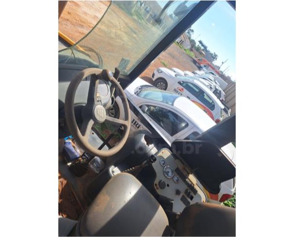 Foto de IRECÊ/BA - Retroescavadeira JCB, modelo 3C, cor amarela