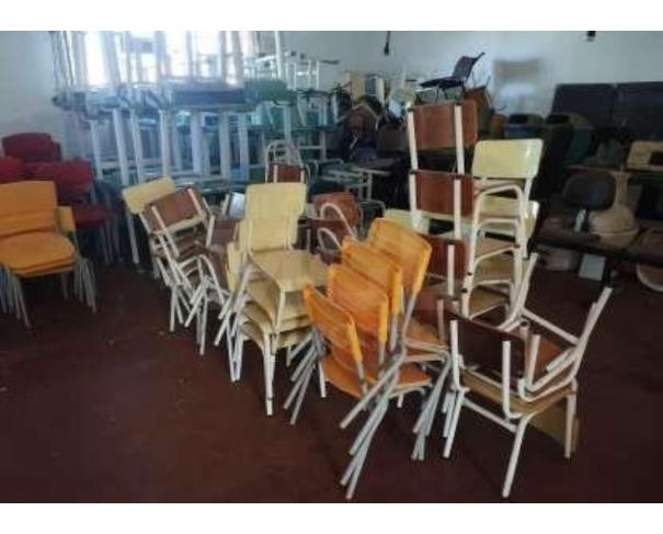 Foto de CRUZÁLIA/SP - CADEIRAS E MESAS ESCOLARES INSERVIVEIS