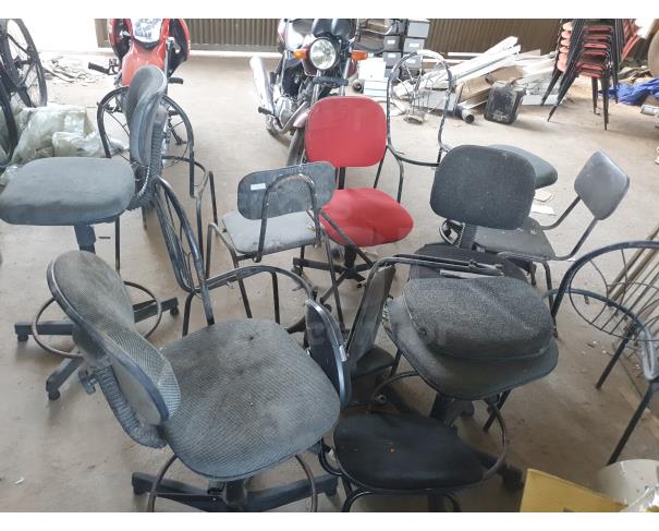 Foto de CISLESTE-MURIAÉ-MG- Armário para escritório, mesa para escritório, cadeiras para balcão, cadeiras para escritório, carcaças de cadeiras-P74022