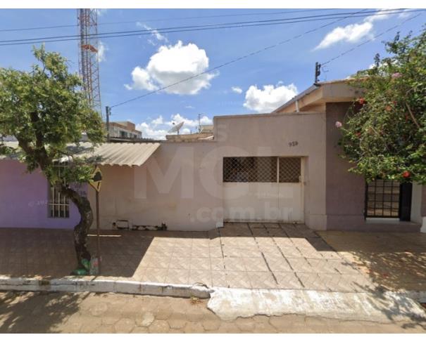 Foto de MOEMA/MG — [Fração ideal de 12,5% sobre] casa e seu lote no centro