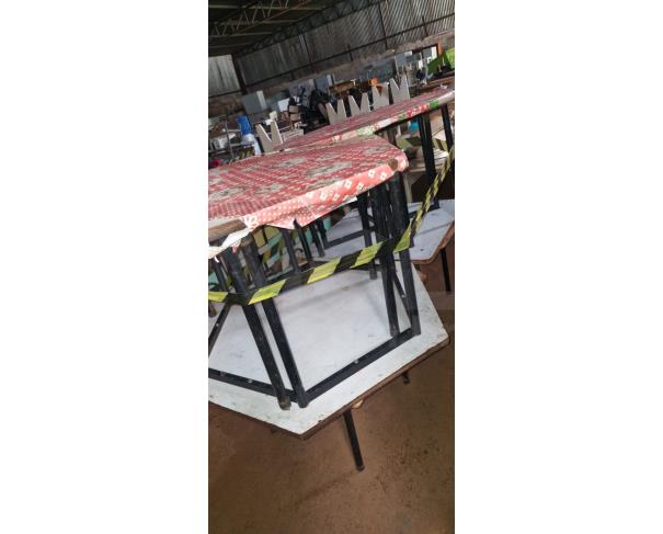 Foto de PONTES GESTAL/SP - Mesas escolares infantis, Colmeia organizadora