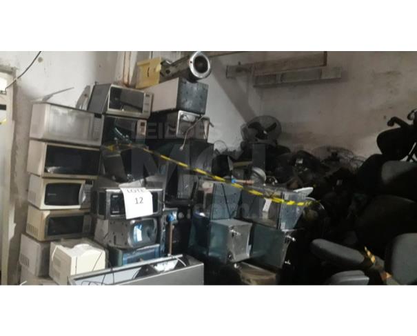Foto de CARAPICUÍBA/SP-Micro-ondas, bebedouros, cafeteiras, ventiladores