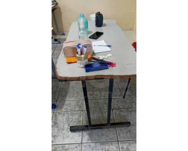 Foto de PORCIÚNCULA/RJ - Cadeiras e carteiras.