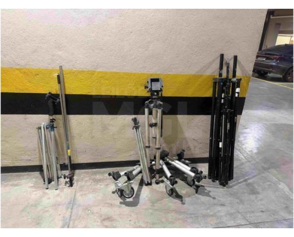 Foto de BELO HORIZONTE/MG - EQUIPAMENTOS DE ÁUDIO E ACESSÓRIOS DIVERSOS – PEDESTAIS, CARREGADOR E BATERIA