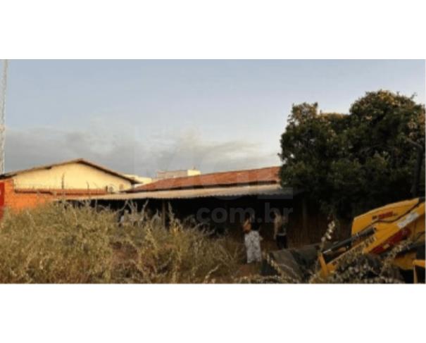 Foto de JANAÚBA/MG - Terreno com a área de 910,88m², situado no bairro Planalto