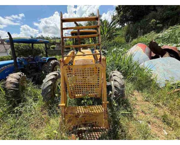 Foto de APIACÁ/ES - Tratar Agrícola Valtra modelo BM100