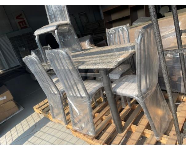 Foto de ITAÚNA/MG - CONJUNTO DE MESA RETANGULAR COM 6 CADEIRAS 
