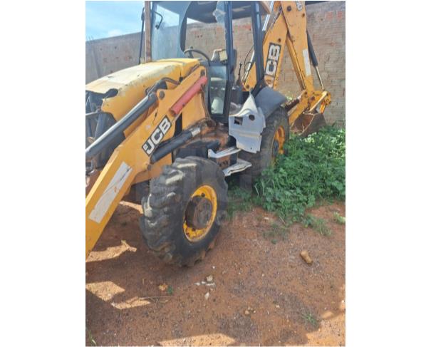 Foto de IRECÊ/BA - Retroescavadeira JCB, modelo 3C, cor amarela
