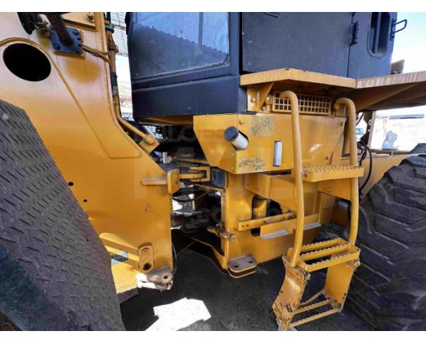 Foto de PIRAPETINGA/MG - Pá carregadeira Caterpillar modelo 924G