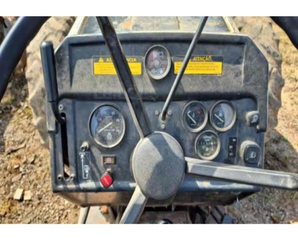Foto de CAMPESTRE DA SERRA/RS - Trator Agrícola Cabinado Valtra – modelo 785 – 4x4