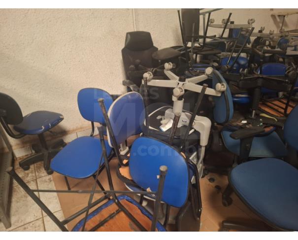Foto de VARGINHA/MG - Lote contendo camas hospitalares, cadeiras, lixeiras
