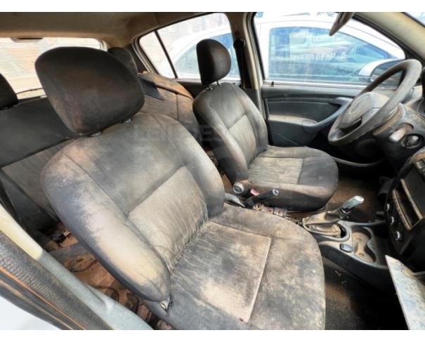 Foto de SERRA AZUL DE MINAS/MG- (CARRO) Renault / Sandero Authentique 1.0 16V